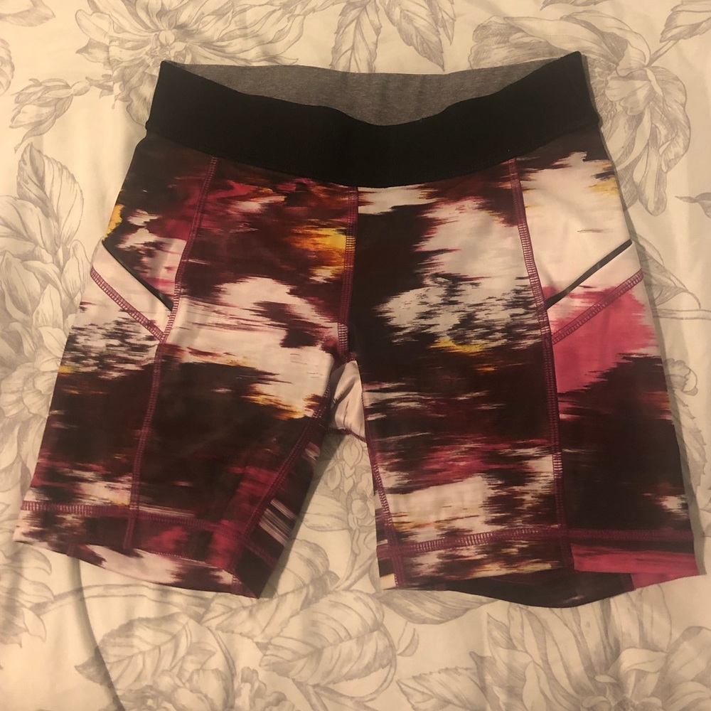 LuluLemon biker shorts size 4
